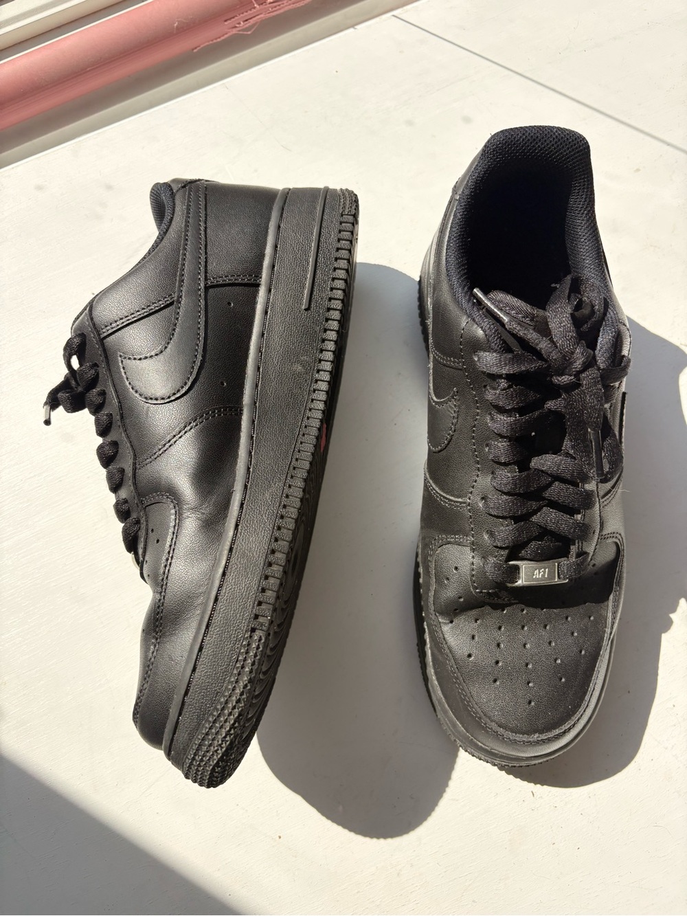 💙Nike Black Leather Low-Top Sneakers